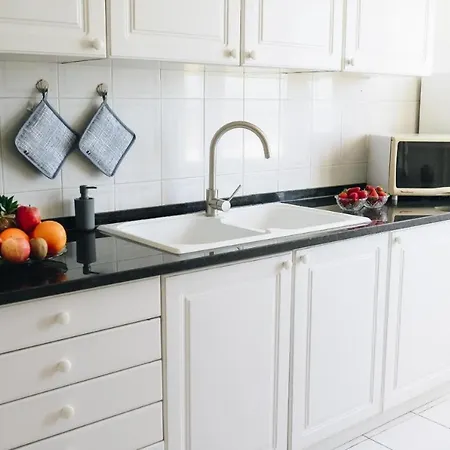 Sea View 5c Apartment *